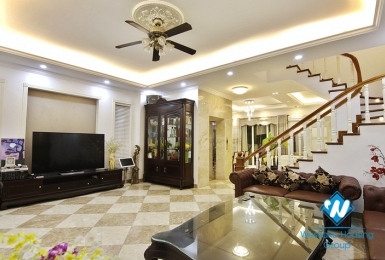 A shiny Vinhome Riverside villa in Long Bien for rent